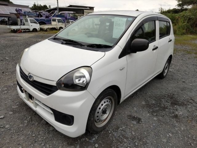 1617 Daihatsu Mira e s LA300S 2015 г. (LUM Tokyo Nyusatsu)